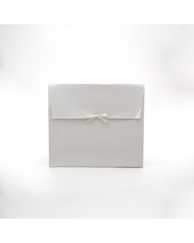 Gift bag with Kelly handles