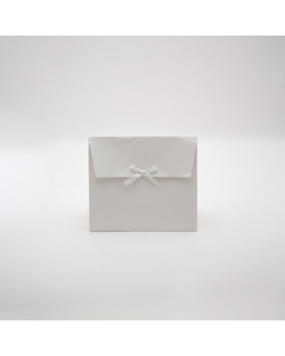 Gift bag with Kelly handles