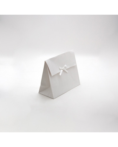 Gift bag with Kelly handles