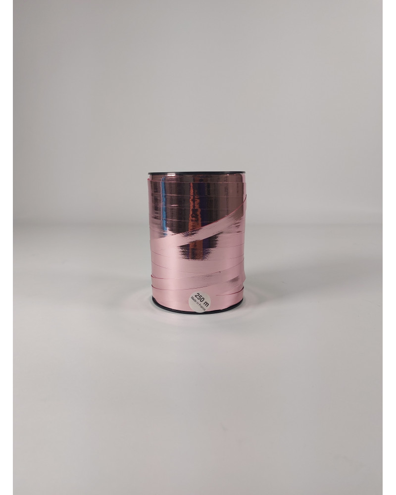 Ruban metallique brillant finement texturé de dimension 10 mm x 250 mètres.