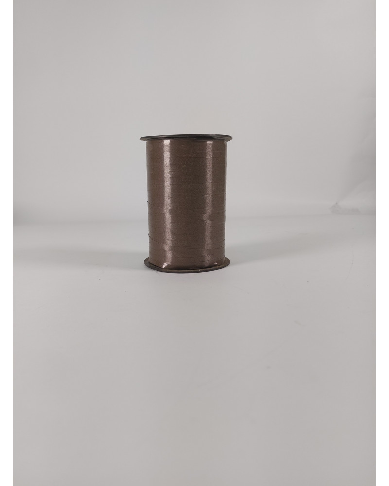 Ruban brillant de dimension 10 mm x 250 mètres.