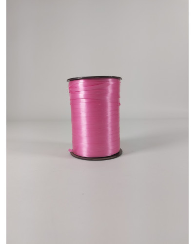 Ruban brillant de dimension 10 mm x 250 mètres.
