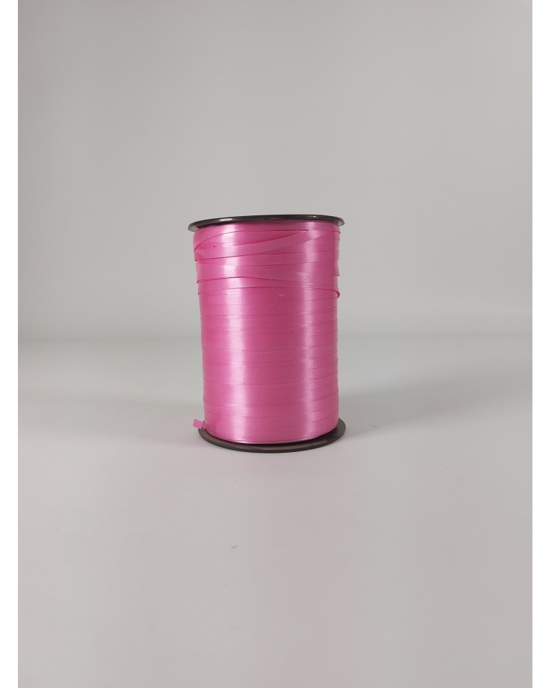 Ruban brillant de dimension 10 mm x 250 mètres.
